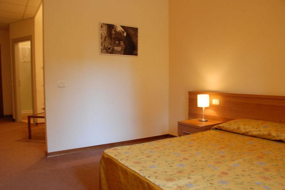 Hotel Castel Miramonti Selva Di Fasano Buitenkant foto